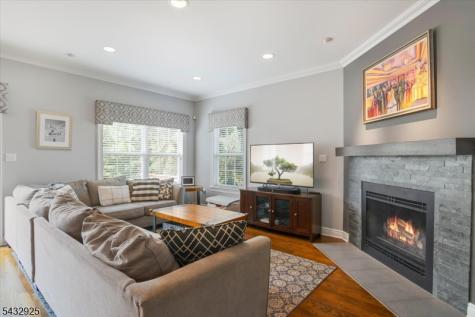 11 Queens Lane Wayne NJ 07470