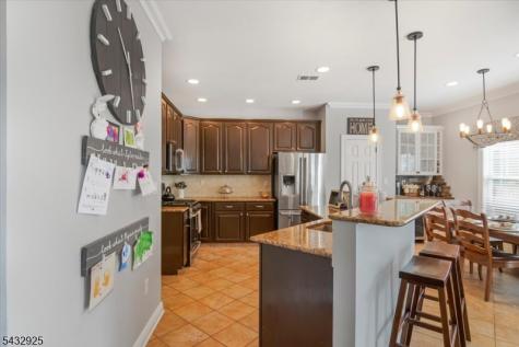 11 Queens Lane Wayne NJ 07470