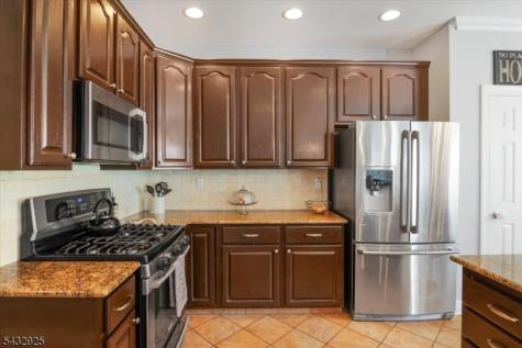11 Queens Lane Wayne NJ 07470