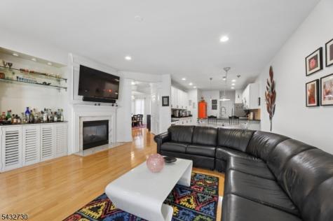 8 Yorktown Lane Totowa NJ 07512
