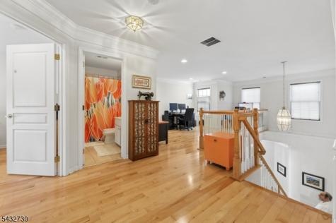 8 Yorktown Lane Totowa NJ 07512