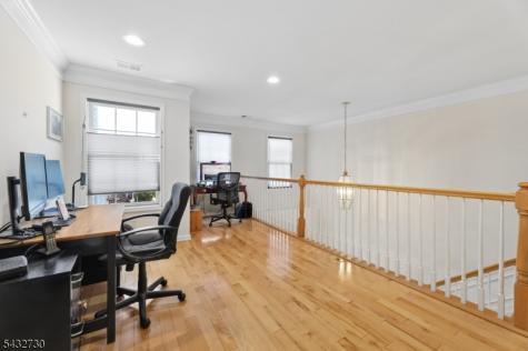 8 Yorktown Lane Totowa NJ 07512