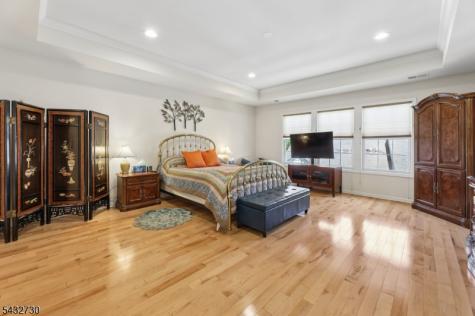 8 Yorktown Lane Totowa NJ 07512