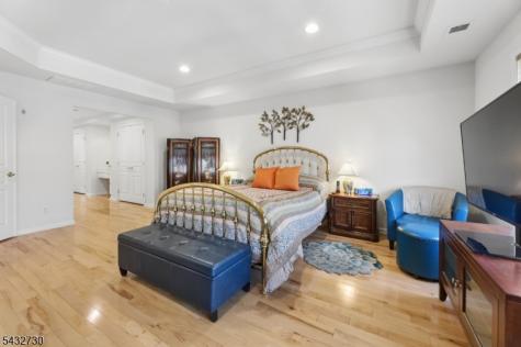 8 Yorktown Lane Totowa NJ 07512