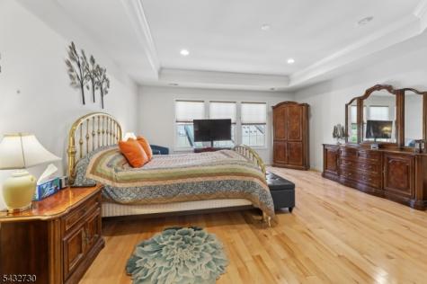 8 Yorktown Lane Totowa NJ 07512