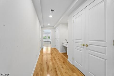8 Yorktown Lane Totowa NJ 07512