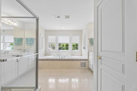 8 Yorktown Lane Totowa NJ 07512