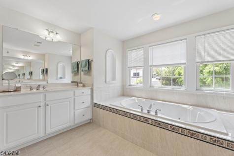 8 Yorktown Lane Totowa NJ 07512