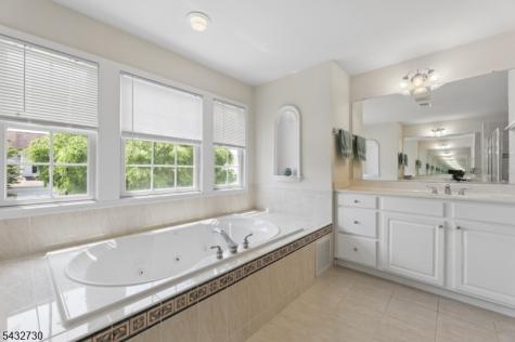 8 Yorktown Lane Totowa NJ 07512