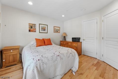 8 Yorktown Lane Totowa NJ 07512