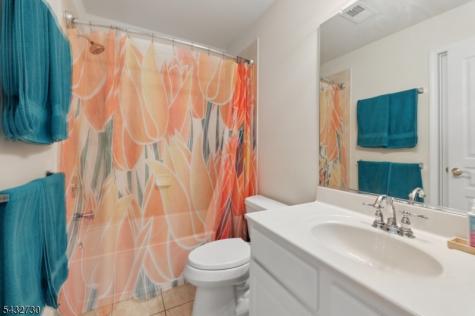 8 Yorktown Lane Totowa NJ 07512