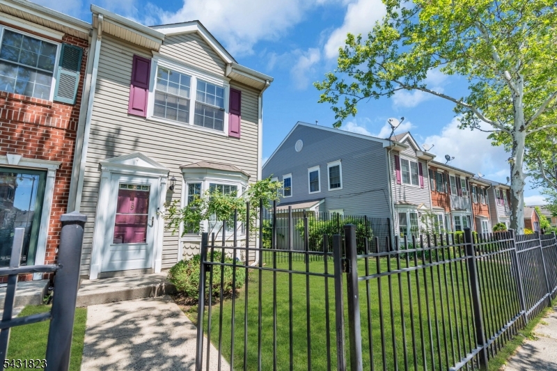 19 Clarion Lane Newark NJ 07103