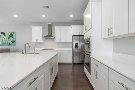 18 Mccluskey Place Morris Plains NJ 07950