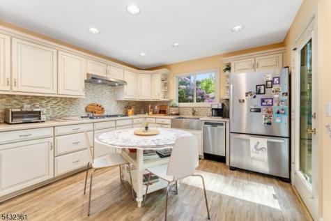 49 Hunters Circle Tewksbury NJ 08833