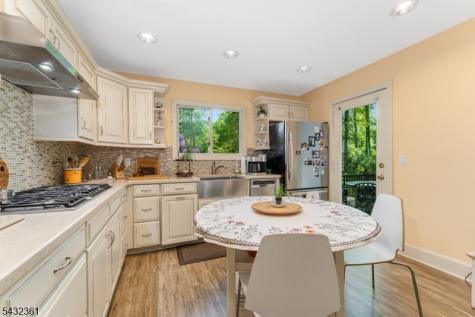 49 Hunters Circle Tewksbury NJ 08833