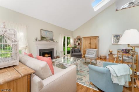 49 Hunters Circle Tewksbury NJ 08833