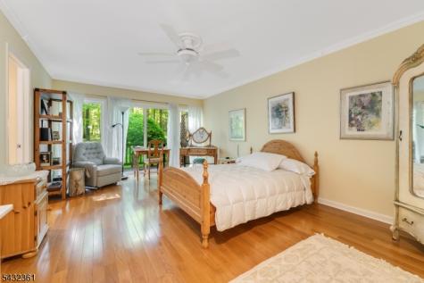 49 Hunters Circle Tewksbury NJ 08833