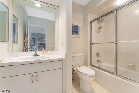 49 Hunters Circle Tewksbury NJ 08833