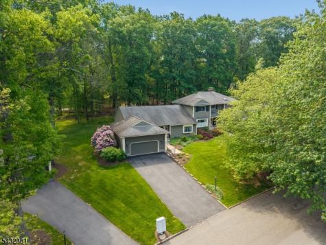 49 Hunters Circle Tewksbury NJ 08833