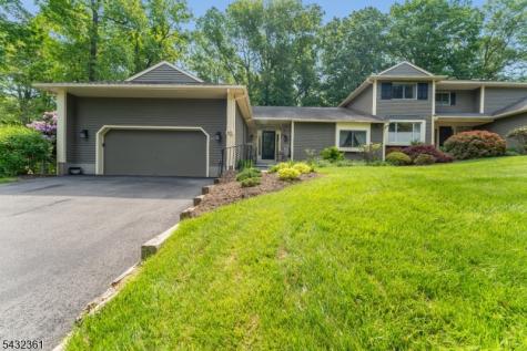 49 Hunters Circle Tewksbury NJ 08833