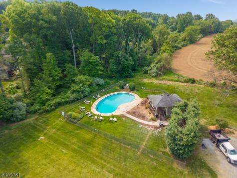 49 Hunters Circle Tewksbury NJ 08833