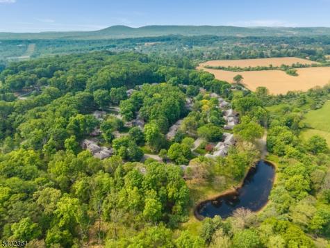 49 Hunters Circle Tewksbury NJ 08833