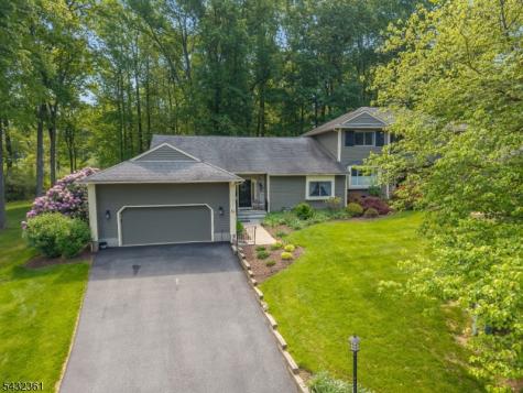 49 Hunters Circle Tewksbury NJ 08833