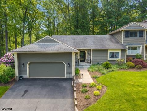 49 Hunters Circle Tewksbury NJ 08833