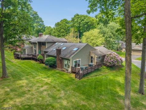 49 Hunters Circle Tewksbury NJ 08833