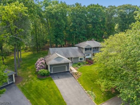 49 Hunters Circle Tewksbury NJ 08833