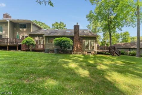 49 Hunters Circle Tewksbury NJ 08833