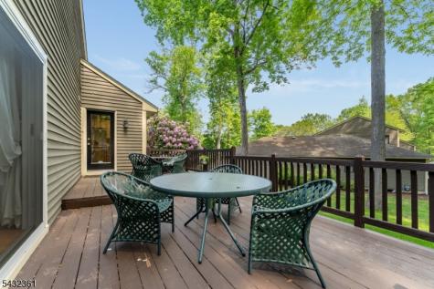 49 Hunters Circle Tewksbury NJ 08833