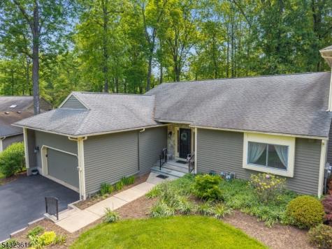 49 Hunters Circle Tewksbury NJ 08833