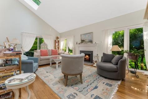 49 Hunters Circle Tewksbury NJ 08833