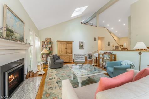 49 Hunters Circle Tewksbury NJ 08833