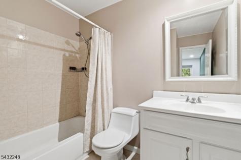 38 Cherrywood Drive Franklin NJ 08873
