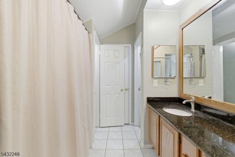 38 Cherrywood Drive Franklin NJ 08873
