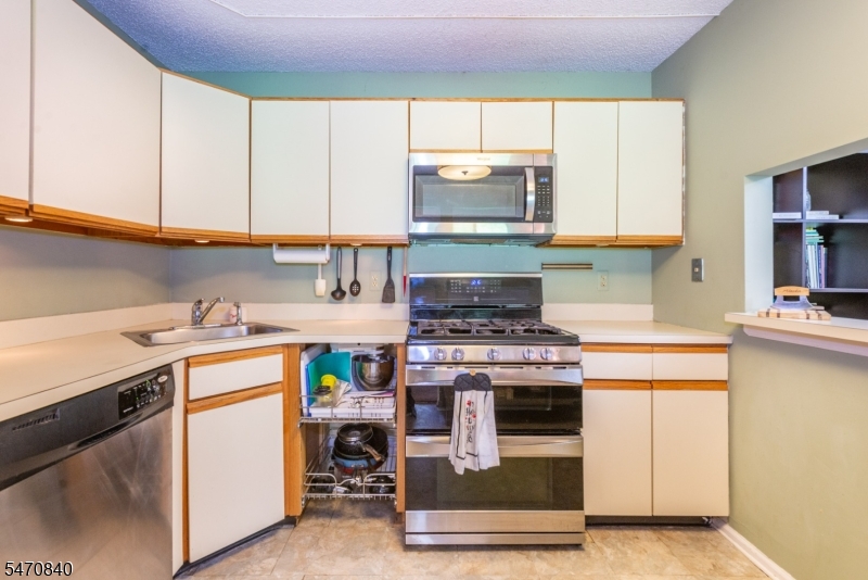 85 Robertson Way Lincoln Park NJ 07035