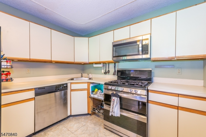 85 Robertson Way Lincoln Park NJ 07035