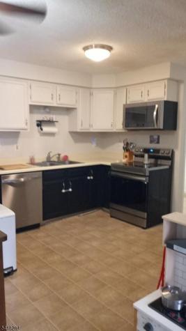19 Amherst Court Hamburg NJ 07419