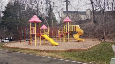 19 Amherst Court Hamburg NJ 07419