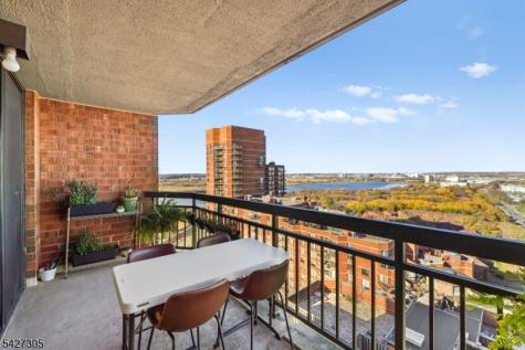 2005 Harmon Cove Tower Secaucus NJ 07094