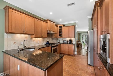 28 Schmidt Circle Watchung NJ 07069