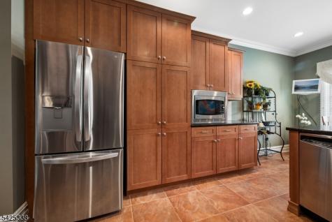 28 Schmidt Circle Watchung NJ 07069