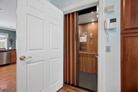 28 Schmidt Circle Watchung NJ 07069
