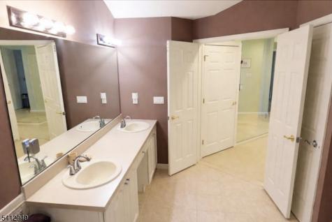 317 Kensington Lane Livingston NJ 07039