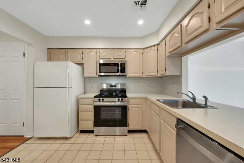 105 Quartz Lane Paterson NJ 07501