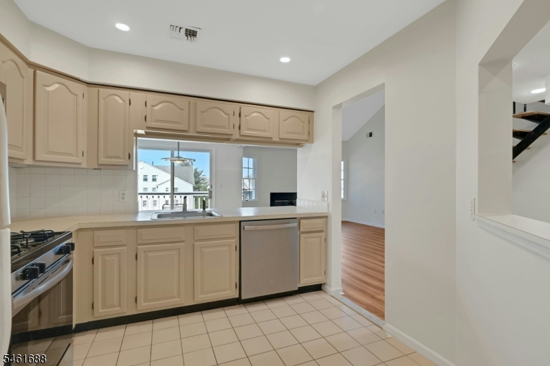 105 Quartz Lane Paterson NJ 07501