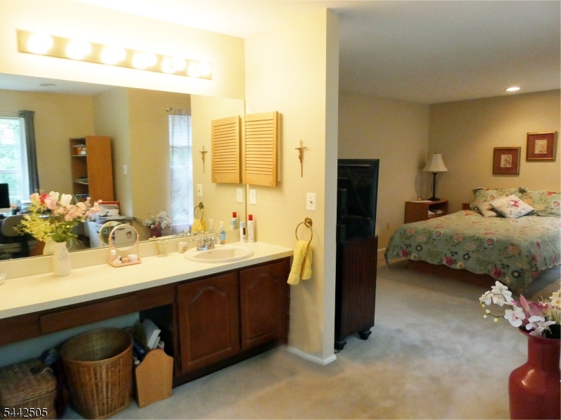 92 Stonehedge Court Franklin NJ 08873