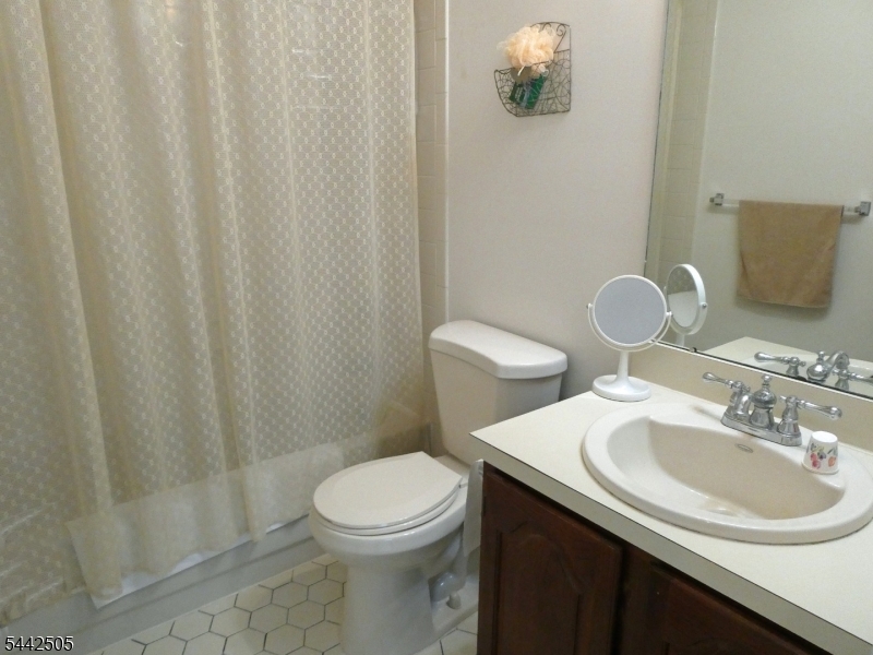 92 Stonehedge Court Franklin NJ 08873